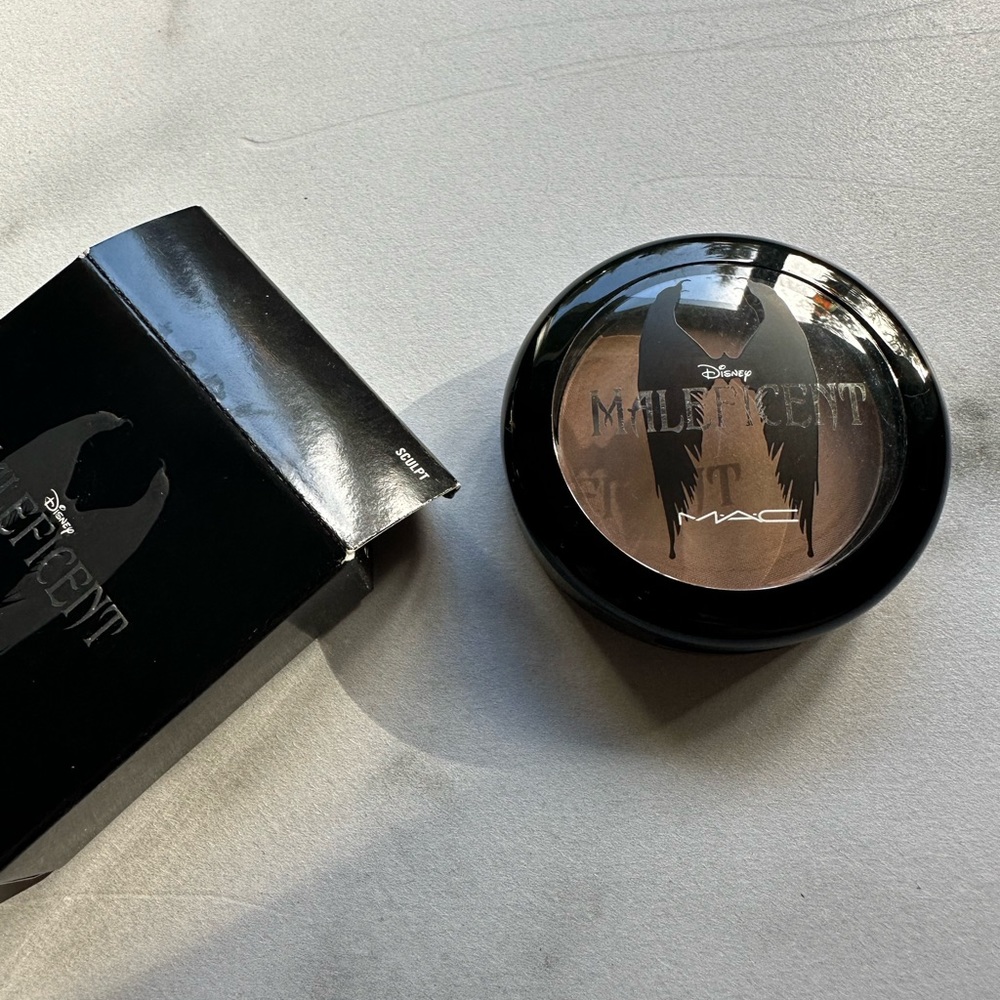 Maleficent x MAC Cosmetics sculpting powder in Sculpt